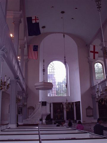 Malý odpočinek v jednom z mála zděných kostelů. Dobré místo k meditaci.